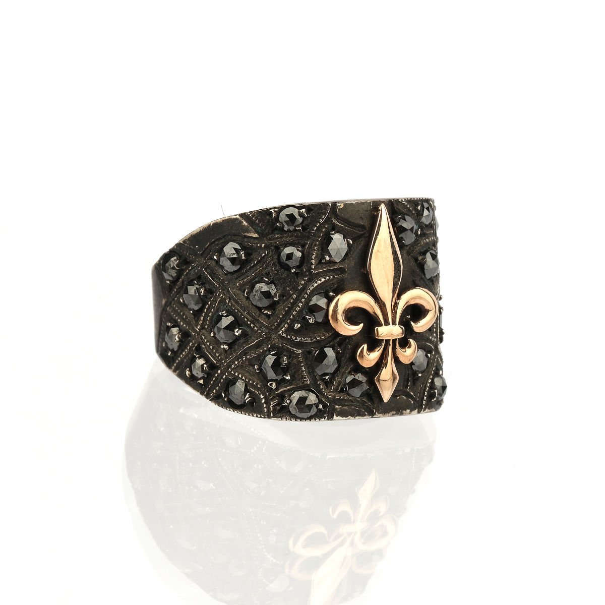 Elmas Taşlı Fleur de Lis Figürlü Yüzük