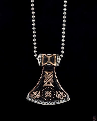 Balta Figürlü Kolye