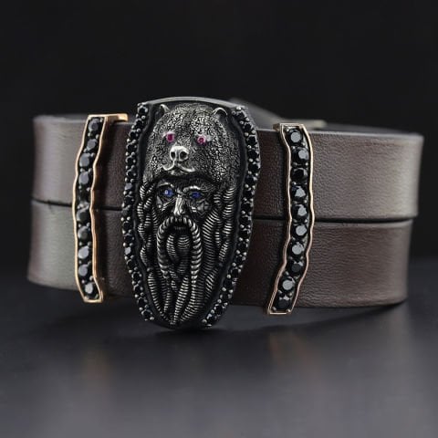 Ayı Şapkalı Adam Figürlü Bileklik