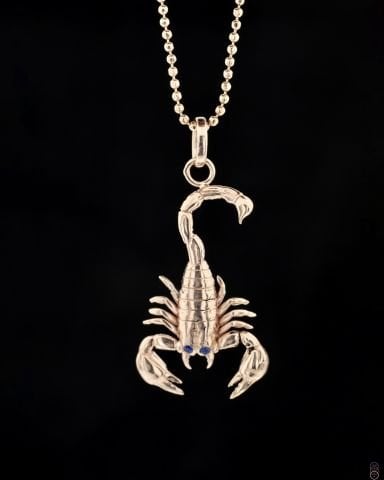 Akrep Figürlü Kolye