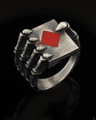 İskambil Kağıdı Tutan İskelet Figürlü Yüzük