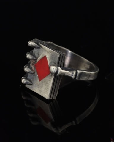 İskambil Kağıdı Tutan İskelet Figürlü Yüzük