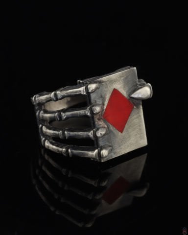 İskambil Kağıdı Tutan İskelet Figürlü Yüzük