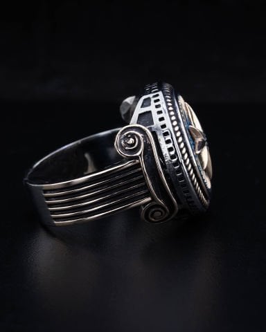 Kutup Yıldızı Figürlü, Yan Detaylarında Antik Roma Sütun Deseni İşlenmiş Yüzük