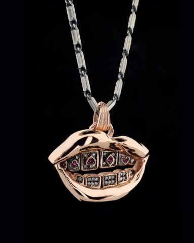 Kumarbaz Koleksiyonu İskambil Kağıdı Figürlü Üç Boyutlu Dudak Kolye