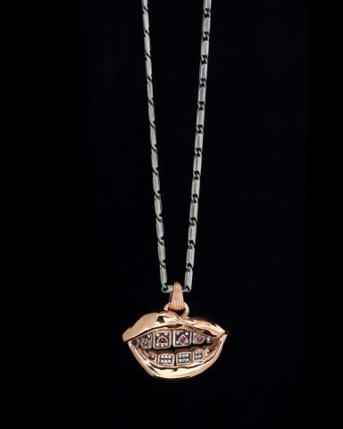 Kumarbaz Koleksiyonu İskambil Kağıdı Figürlü Üç Boyutlu Dudak Kolye