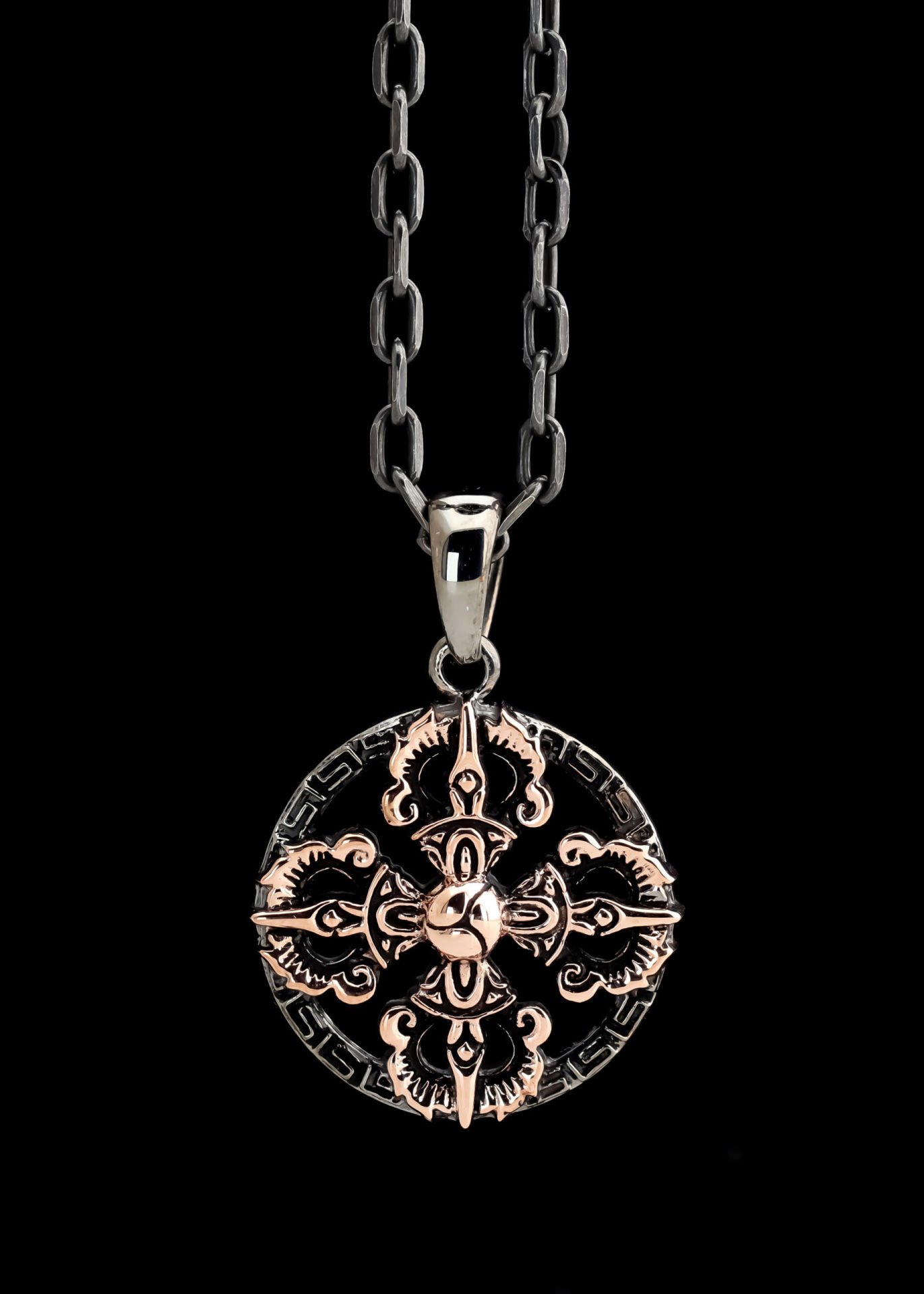 Pusula Figürlü Kolye