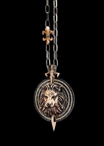 Kılıç-Kalkan Üzerine Aslan Figürlü Kolye