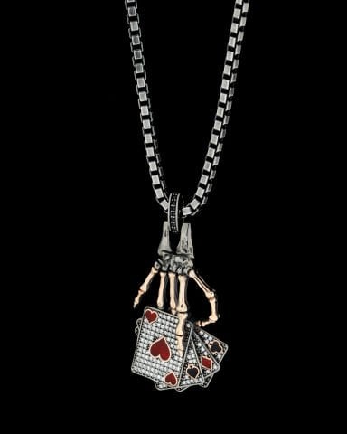 Kumarbaz Koleksiyonu İskambil Kağıdı Tutan İskelet El Figürlü Kolye