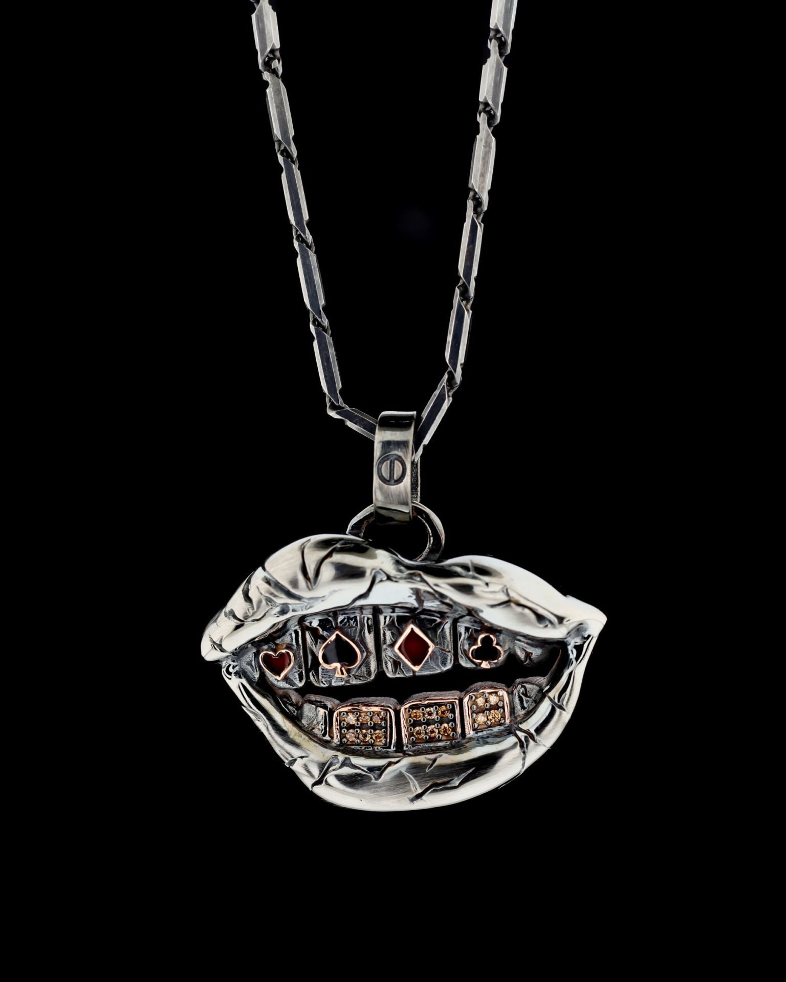 Kumarbaz Koleksiyonu İskambil Kağıdı Figürlü Üç Boyutlu Dudak Kolye