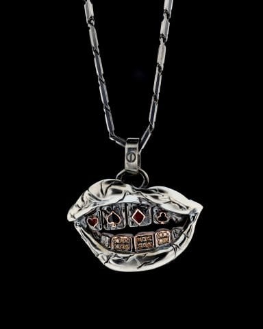 Kumarbaz Koleksiyonu İskambil Kağıdı Figürlü Üç Boyutlu Dudak Kolye