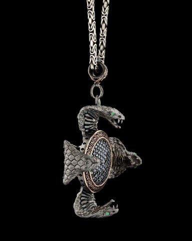 Dört Tarafı Yılan Uraeus İle Çevrilmiş Madalyon Kolye