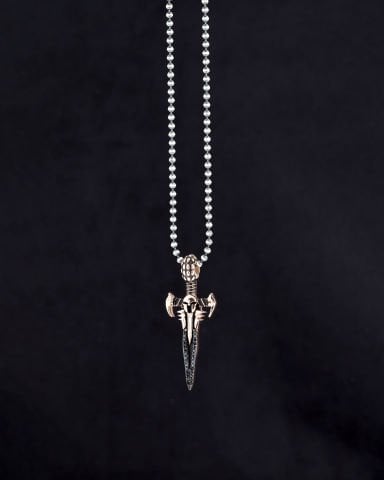 Kılıç Üzerine Miğfer Figürlü Kolye