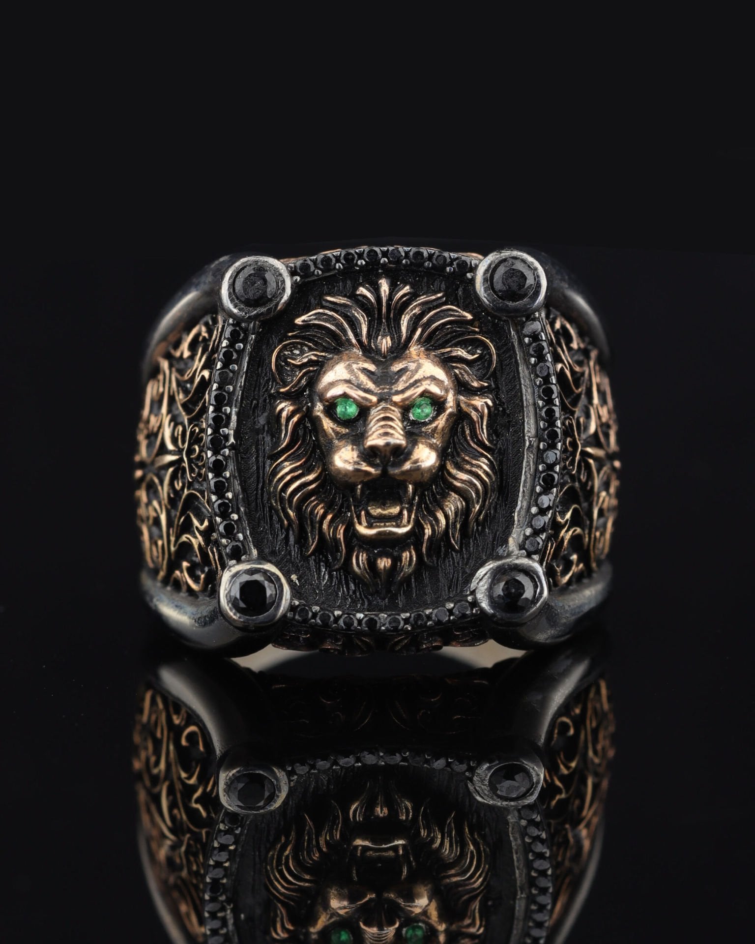 Altın Aslan Figürlü Pırlanta Taşlı Yüzük