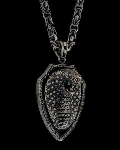 Kalkan Ve Kobra Figürlü Pırlanta Taşlı Kolye