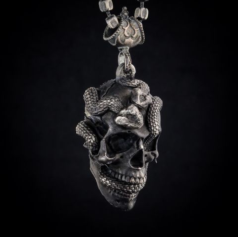 Kurukafa Ve Yılan Figürlü Kolye