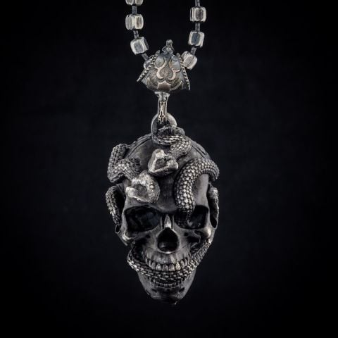 Kurukafa Ve Yılan Figürlü Kolye