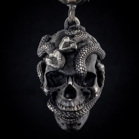 Kurukafa Ve Yılan Figürlü Kolye