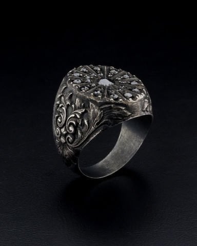 Yaşam Çarkı Sembollü Gravür İşlemeli Elmas Taşlı Yüzük