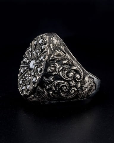 Yaşam Çarkı Sembollü Gravür İşlemeli Elmas Taşlı Yüzük