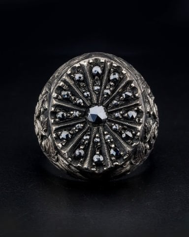 Yaşam Çarkı Sembollü Gravür İşlemeli Elmas Taşlı Yüzük