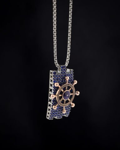 Gemi Dümeni Figürlü Kolye