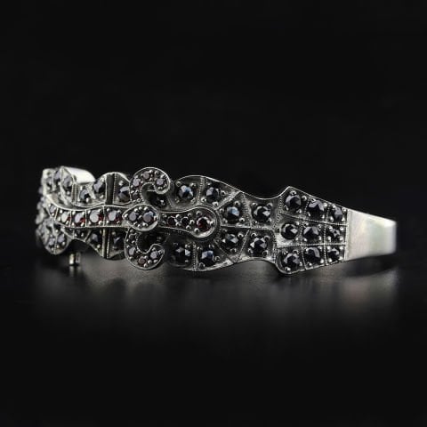 Özel Tasarım Elmas Kesim Taş İşli Kılıç Figürlü Bileklik