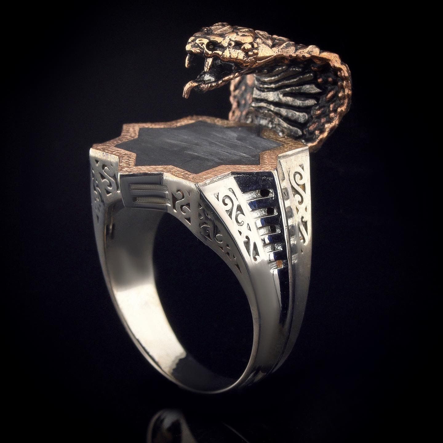 Yılan Uraeus Ve Selçuklu Yıldızı Figürlü Yüzük