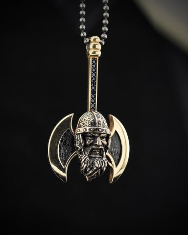 Balta ve Savaşçı Figürlü Kolye