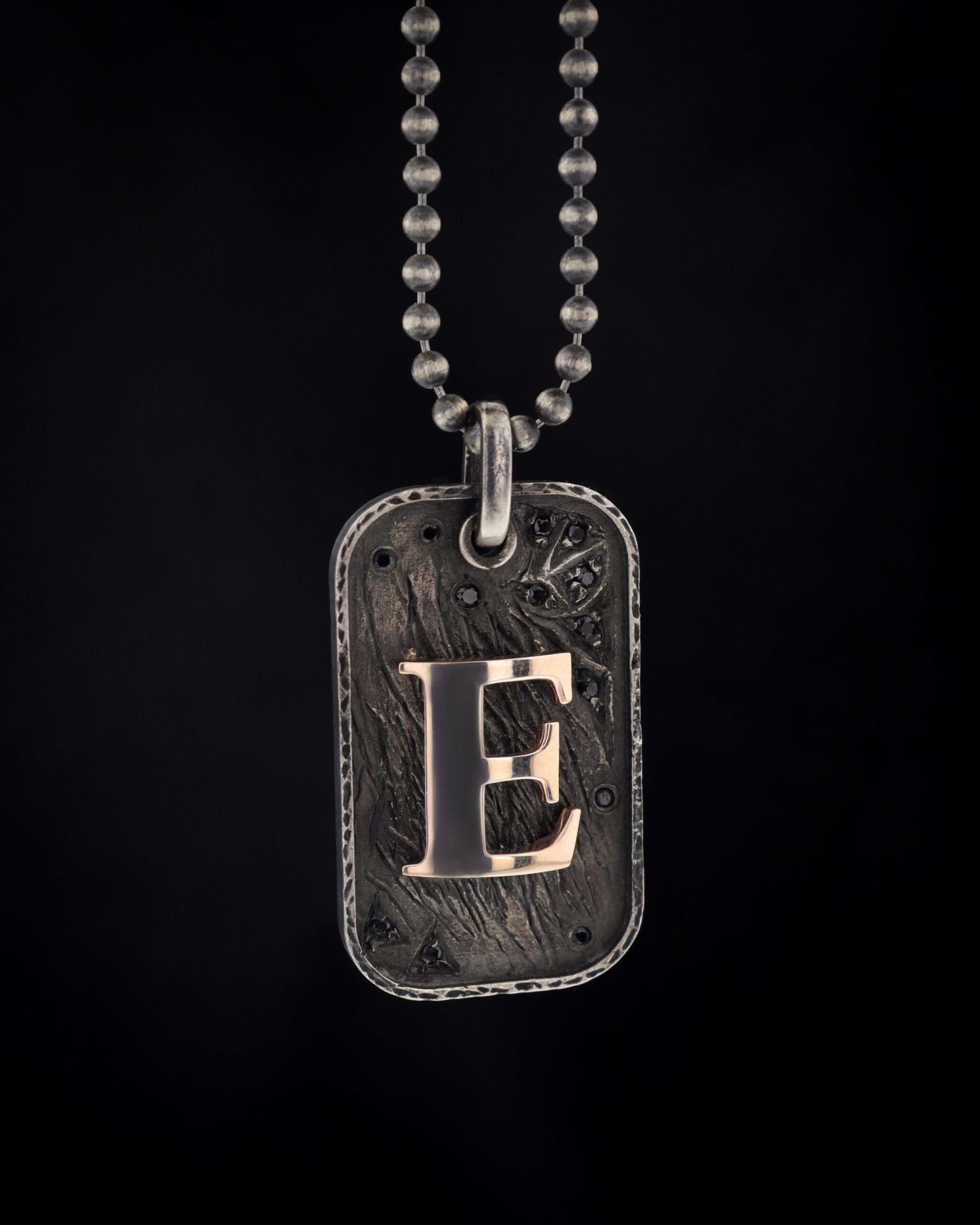 Siyah Pırtlanta Taşlı Harf Figürlü Kolye