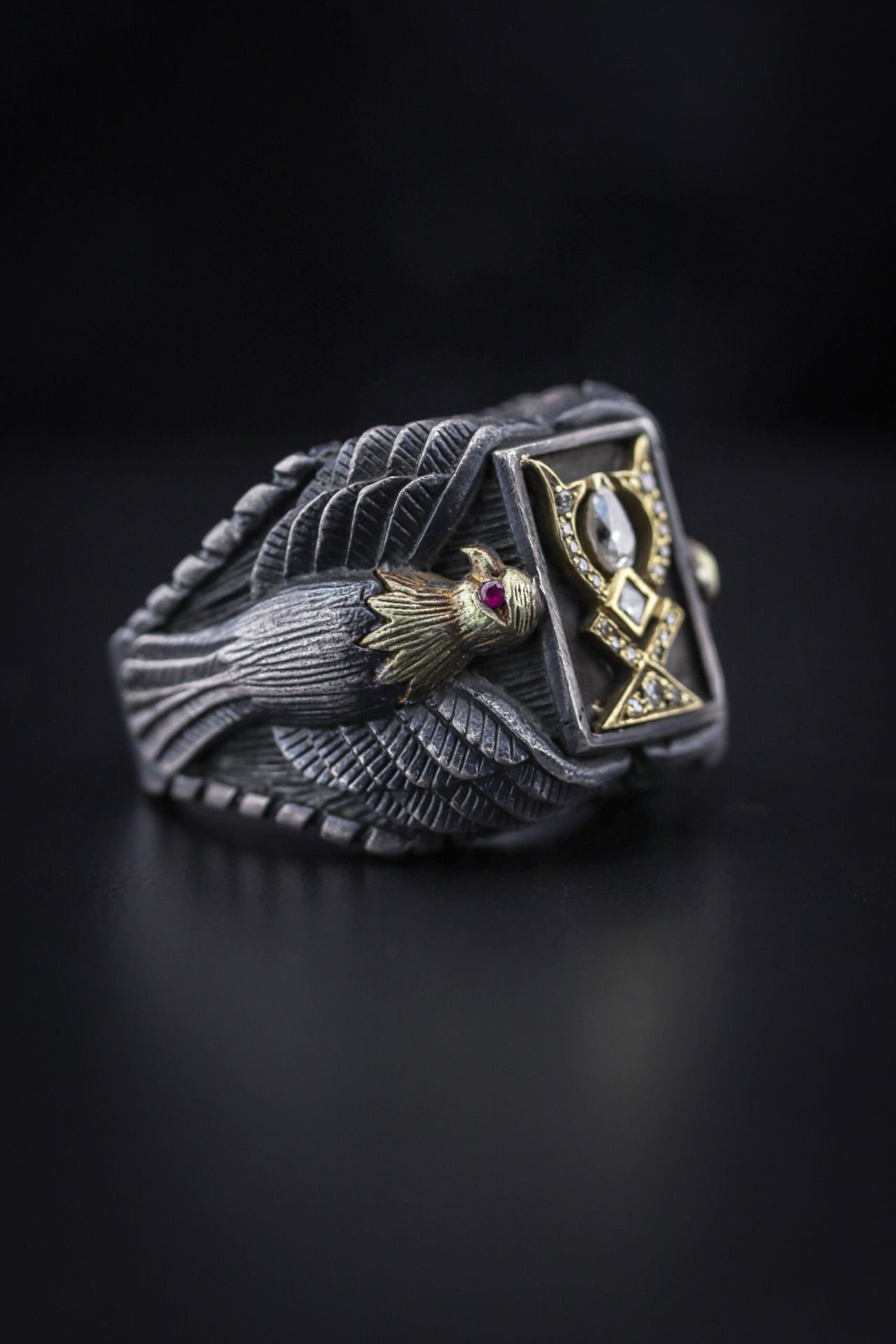 Altın Kartal Figürlü Pırlanta Taşlı Yüzük