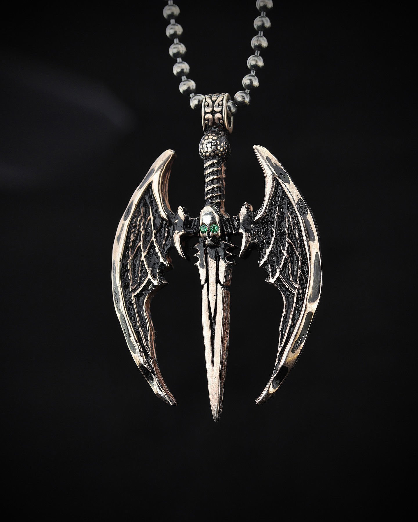Kanatlı Kılıç Ve Kurukafa Figürlü Kolye