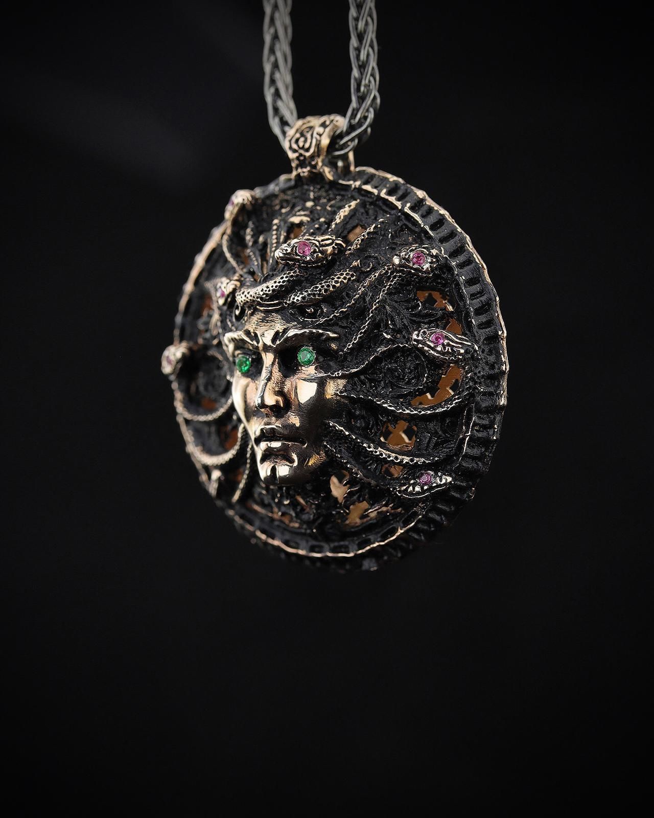 Özel Zincirli Medusa Kolye