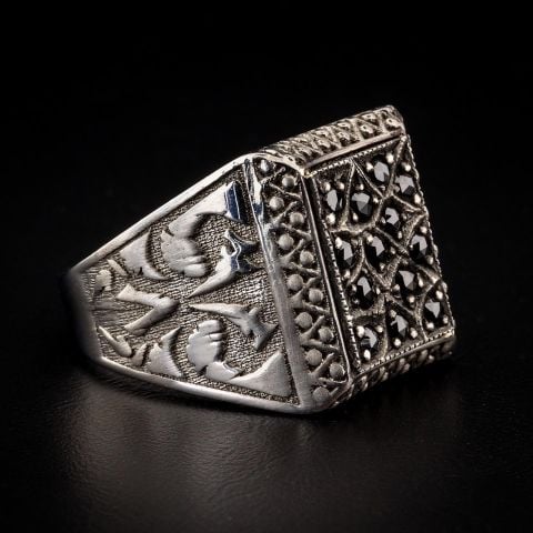 Dikdörtgen Form Elmas Taş İşlemeli Yüzük