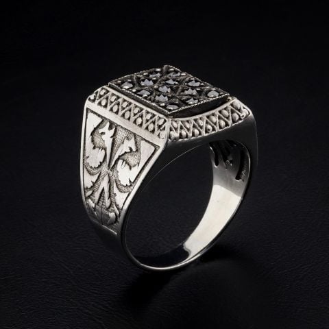 Dikdörtgen Form Elmas Taş İşlemeli Yüzük