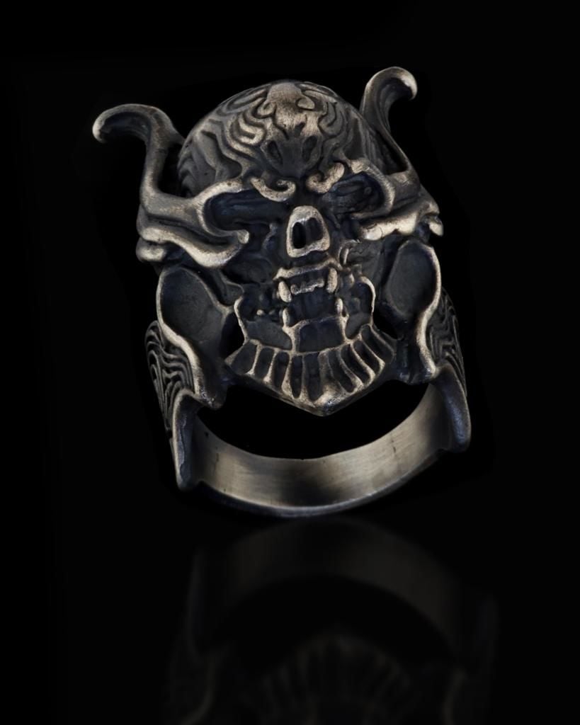 Boynuzlu Kurukafa Figürlü Yüzük