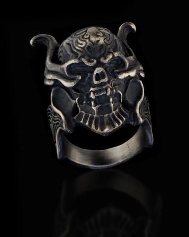 Boynuzlu Kurukafa Figürlü Yüzük