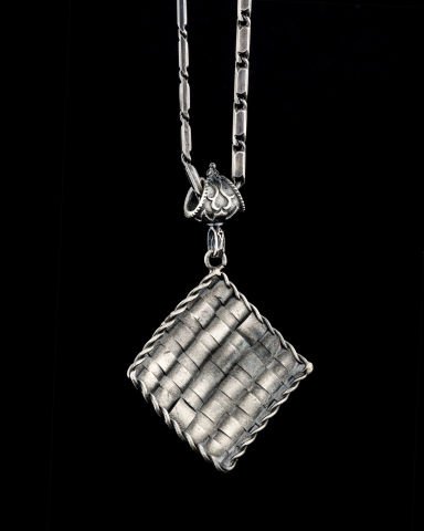 Altın Kılıç Figürlü Kolye