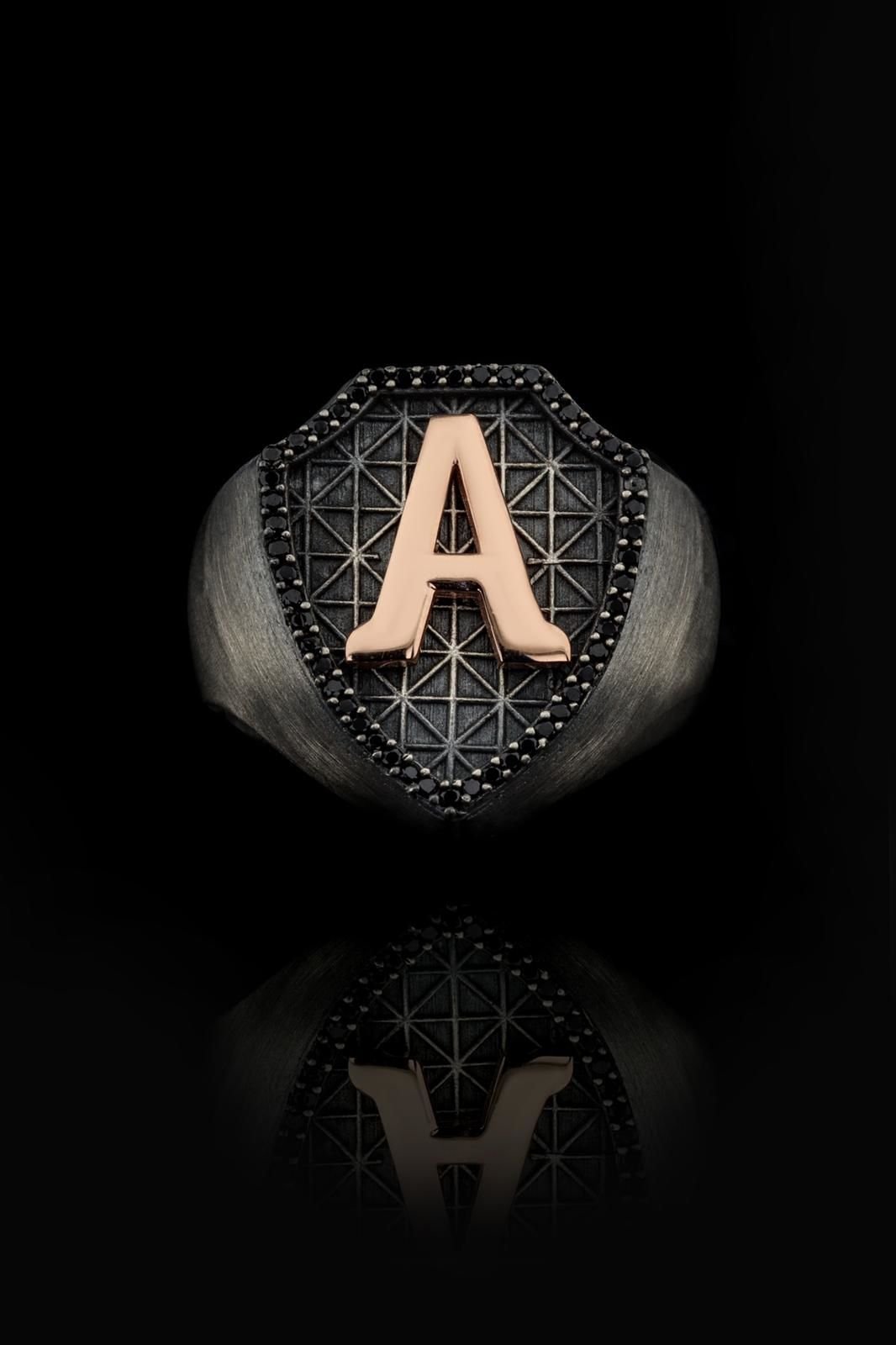 Kalkan Üzerine Harf İşli Yüzük