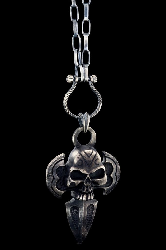 Kurukafa Ve Hançer Figürlü Kolye