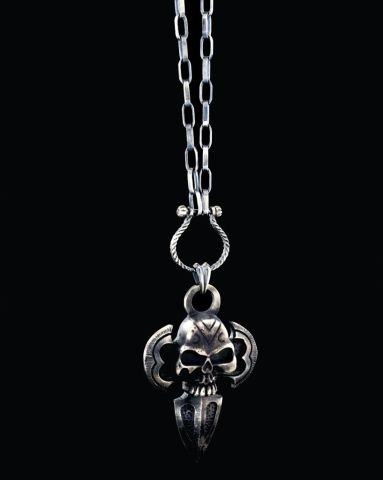 Kurukafa Ve Hançer Figürlü Kolye