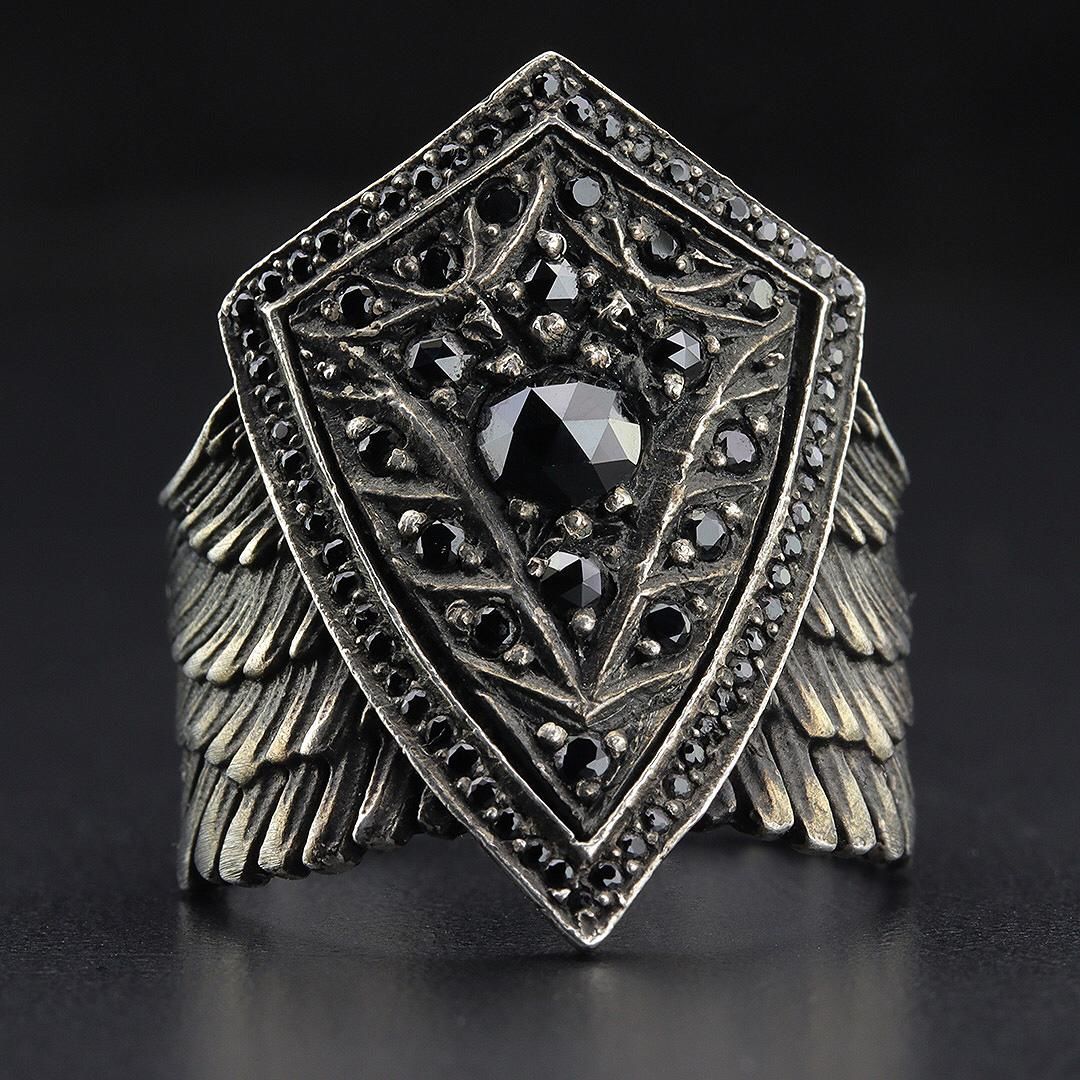 Kalkan Ve Kanat Figürlü Yüzük