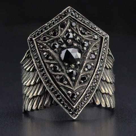 Kalkan Ve Kanat Figürlü Yüzük