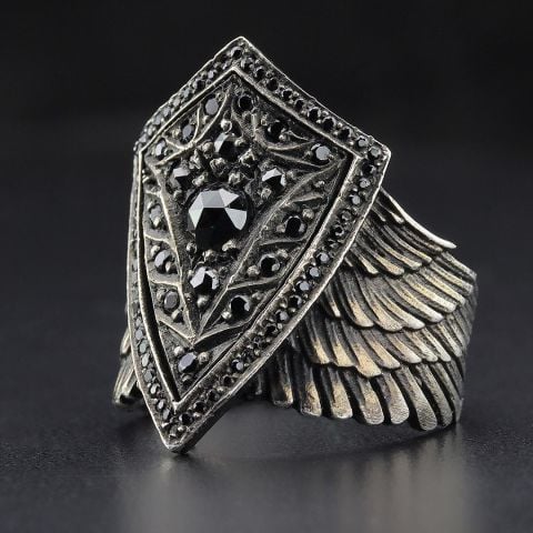 Kalkan Ve Kanat Figürlü Yüzük