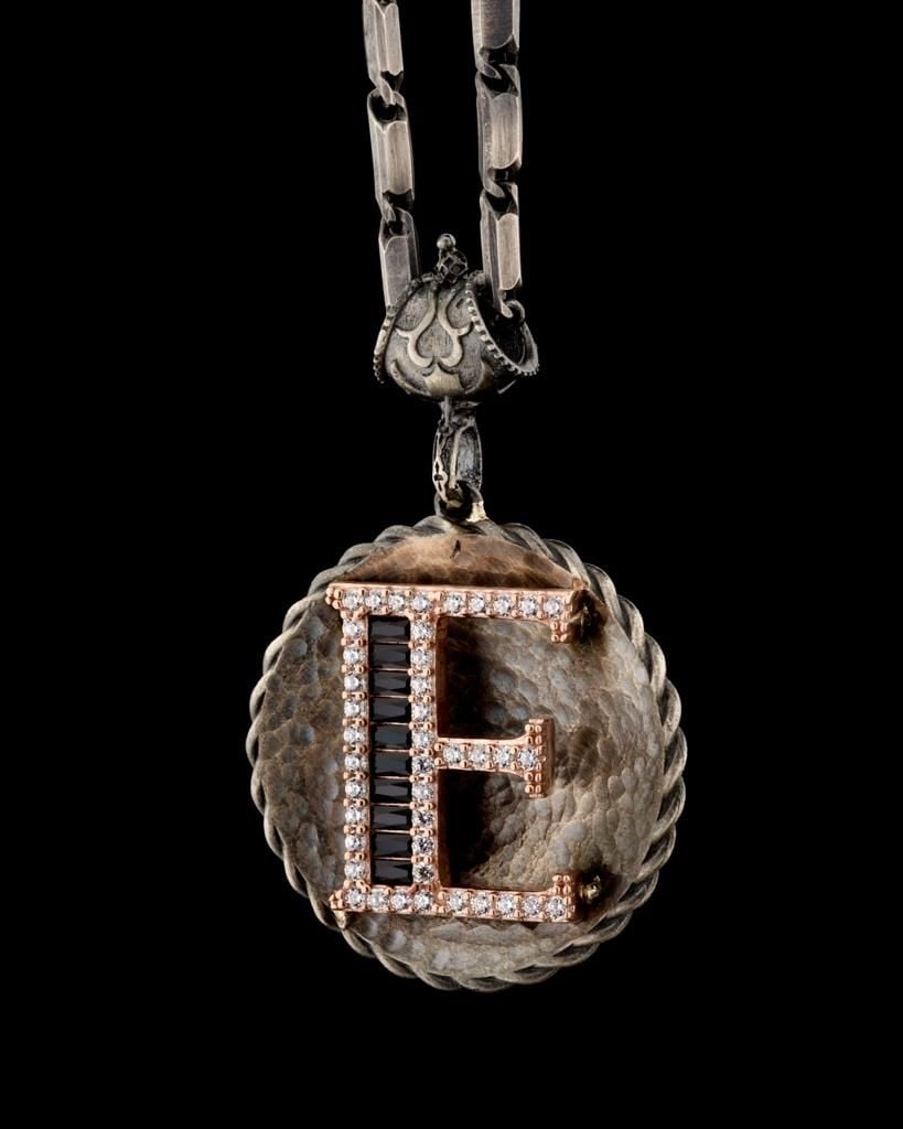 Taş İşli Harf Figürlü Madalyon Kolye