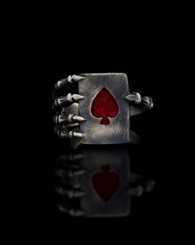 İskambil Kağıdı Tutan İskelet Figürlü Yüzük