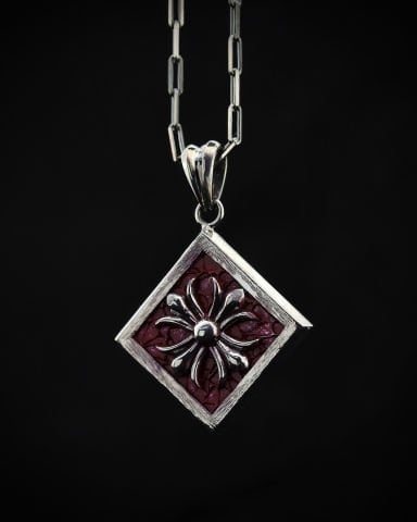 Çiçek Figürlü Gümüş Kolye