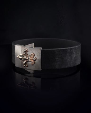 Fleur De Lis Figürlü Taşlı Deri Kordon Bileklik