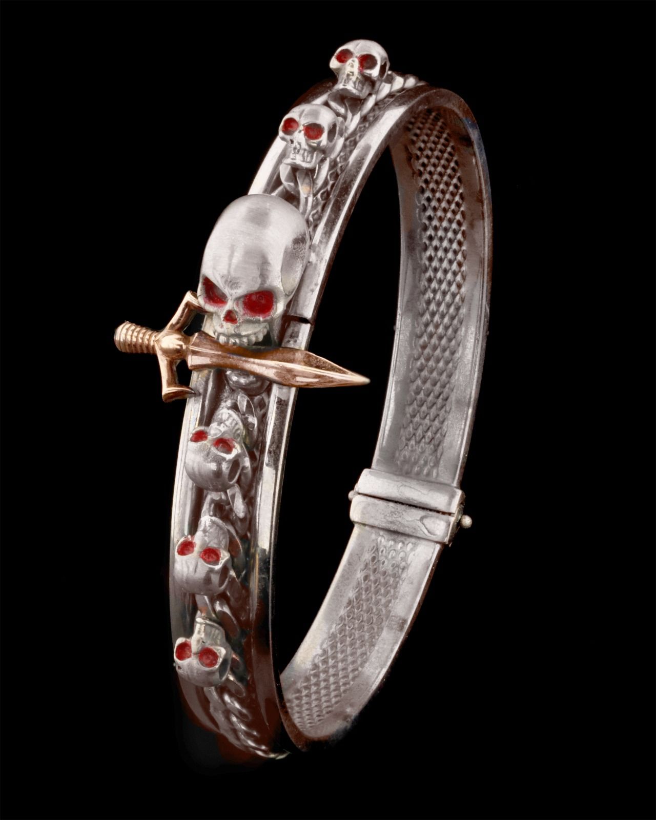 Kurukafa Ve Kılıç Figürlü Kelepçe Bileklik