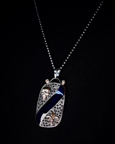 Kurukafa Ve Fleur De Lis Figürlü Kolye